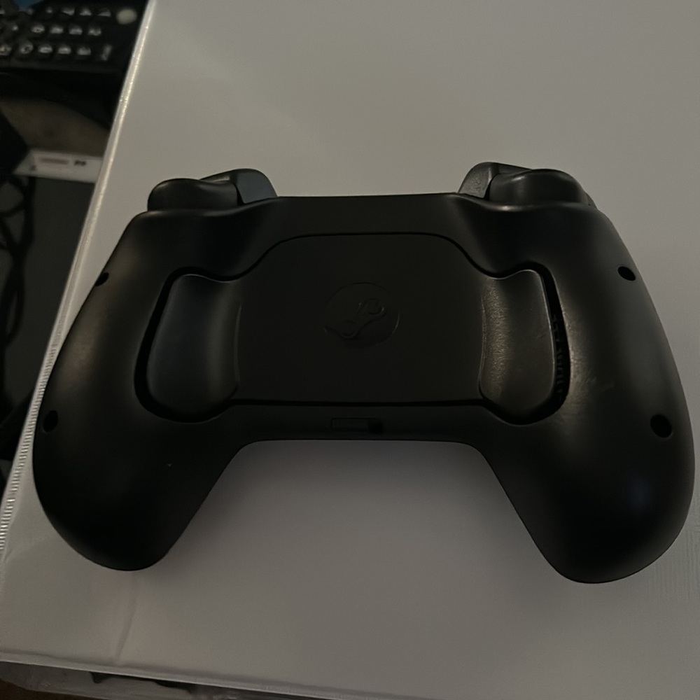 Steam controller by Valve - Picture 2 of 3